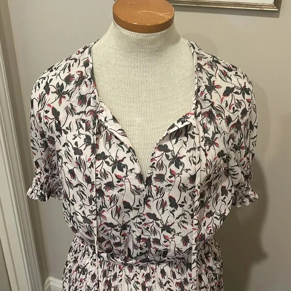 NWOT!! Club Monaco - Floral Smocked Cuff Pleated Dress - Size 2 - Picture 9 of 12